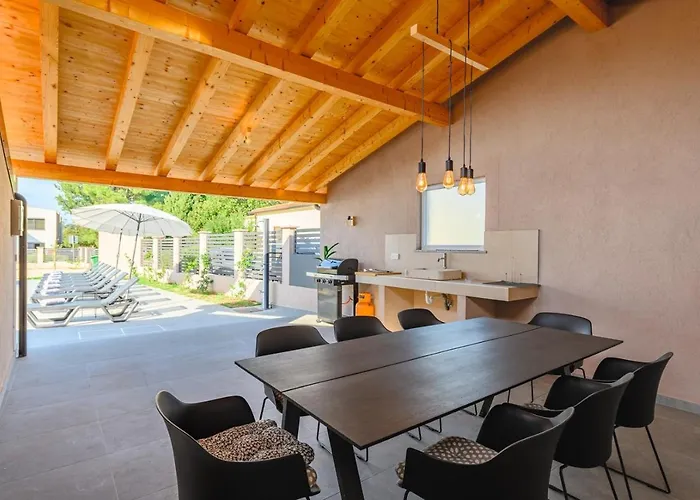 Jolanda Villa *